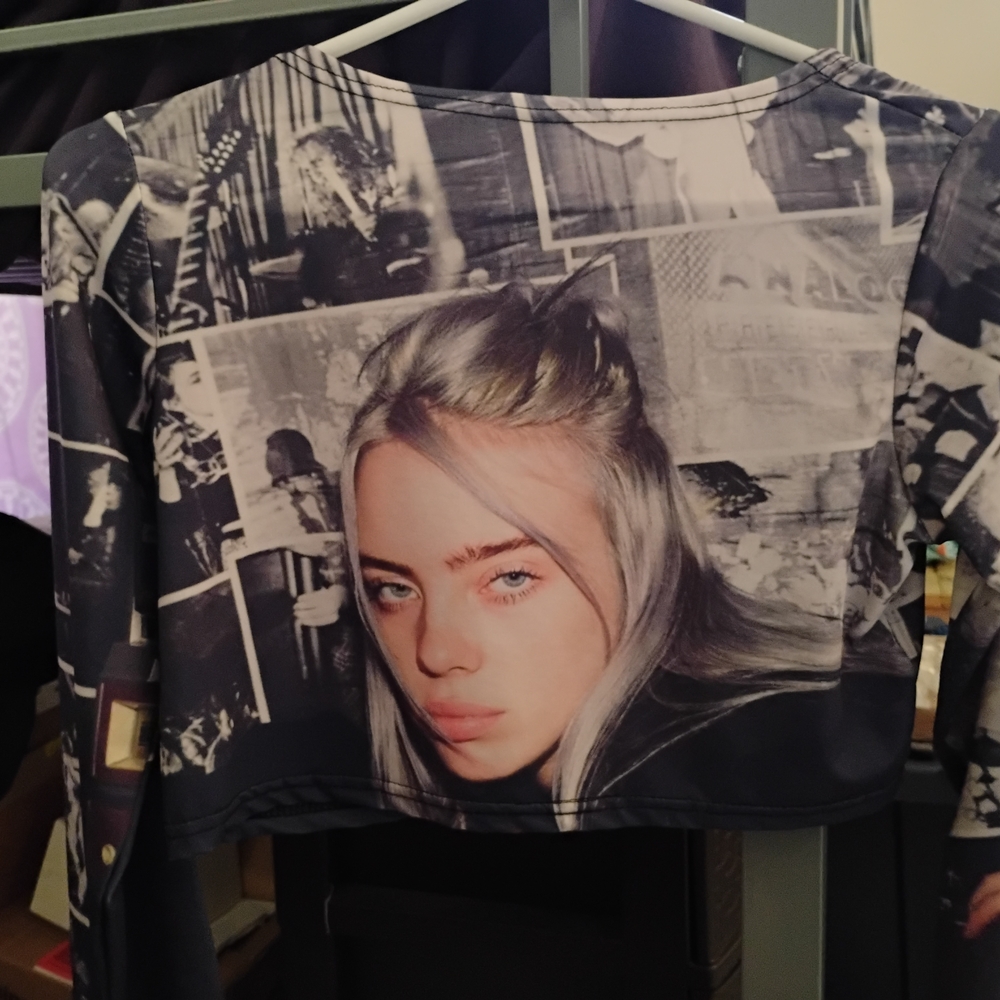 Black and Gray Graphic Crop Top